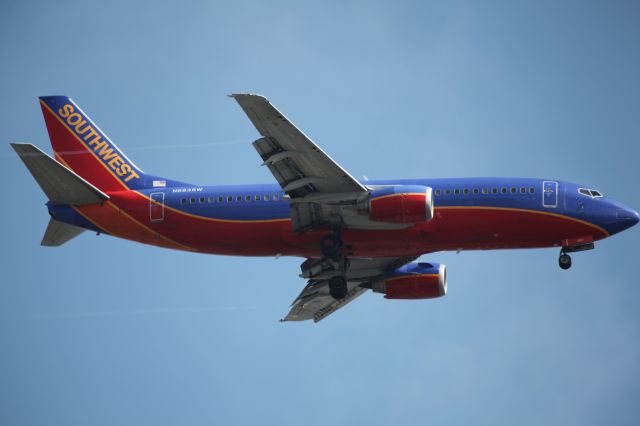 N683SW — - ON FINAL