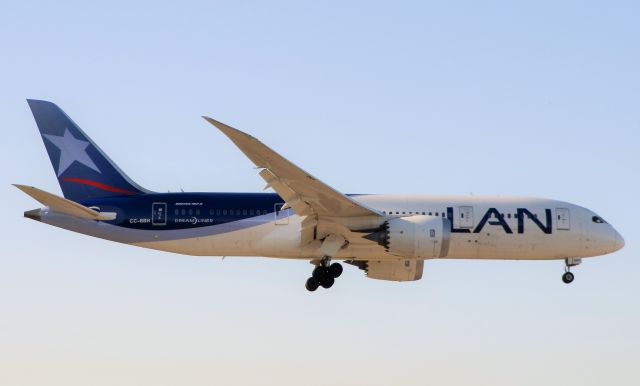 Boeing 787-8 (CC-BBH)