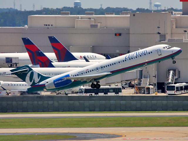 Boeing 717-200 (N923AT) - Shot from Renaissance hotel KATL