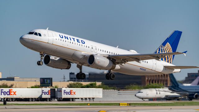 Airbus A320 (N402UA) - Departing runway 4br /4/6/22