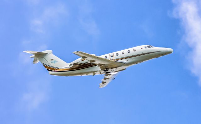 Cessna Citation III (XA-AEB) - Despegando del aeropuerto internacional de St. Maarten 