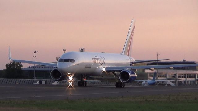 Boeing 757-200 (EC-NIV)