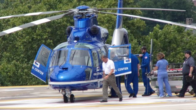 Aerospatiale Dauphin 2 (SA-365C) (N611LL)