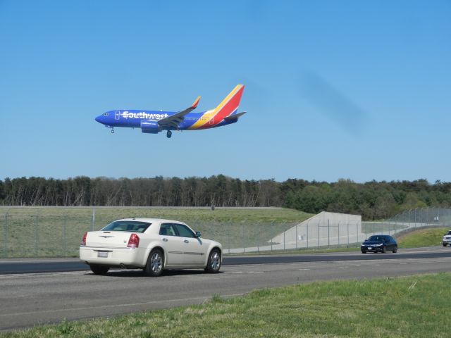 Boeing 737-700 (N769SW) - A Southwest Airlines Boeing B737-700 Lands At BWI Airport