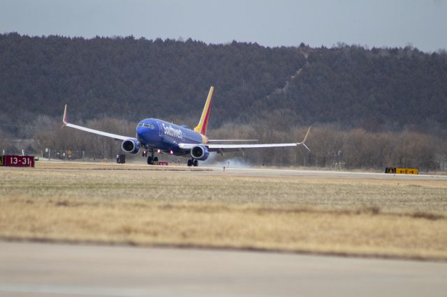 Boeing 737-800 (N8644C)