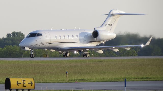 Bombardier Challenger 300 (N371HA)