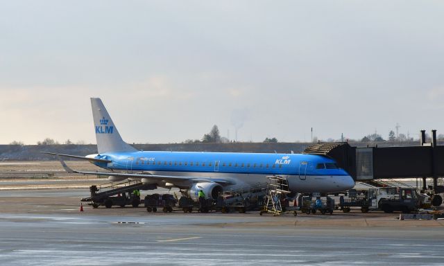 Embraer ERJ-190 (PH-EXC) - KLM Cityhopper Embraer ERJ-190STD PH-EXC in Copenhagen