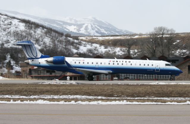 Canadair Regional Jet CRJ-700 (N718SK)