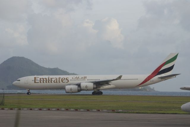 Airbus A340-500 (A6-ERF)