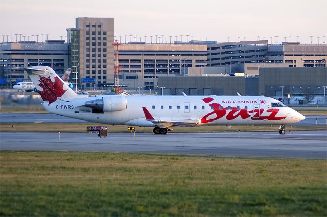 Canadair Regional Jet CRJ-100 (C-FWRS)