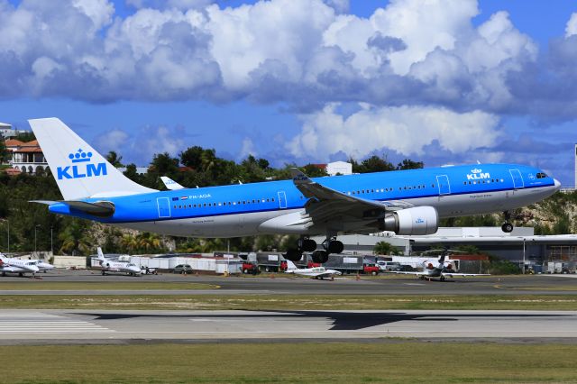 Airbus A330-200 (PH-AOA) - KLM PH-AOA