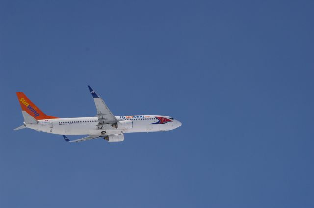 Boeing 737-700 (C-GRKB) - J'étais non loin de la piste 18 peu après le décollage de cet avion, mardi le 3 mars 2014.