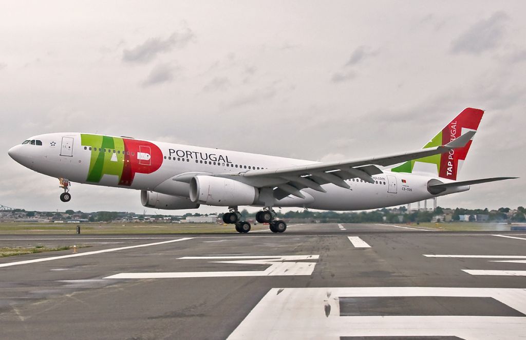 Airbus A330-200 (CS-TOS) - TAP - Air Portugal Touchdown @ KBOS Logan 22L