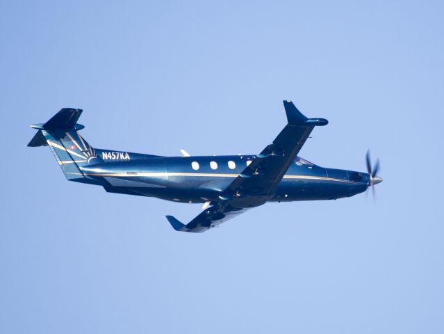 Pilatus PC-12 (N457KA) - Take off runway 19 | 13 June 2015.
