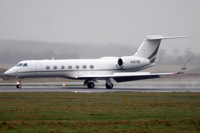 Gulfstream Aerospace Gulfstream V (N197BB) - Landing on rwy 26 on 20-Feb-20 arriving from DNMM.