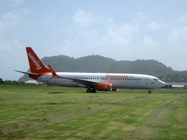 Boeing 737-800 (C-FPRP)