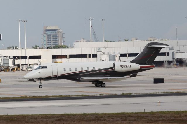 Bombardier Challenger 300 (N572FX)