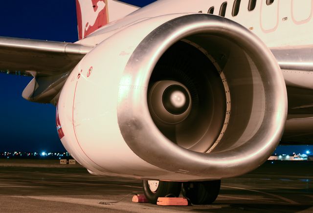 BOEING 737-400 (VH-TJS)