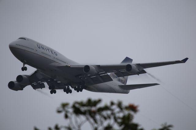 Boeing 747-400 (N104UA)