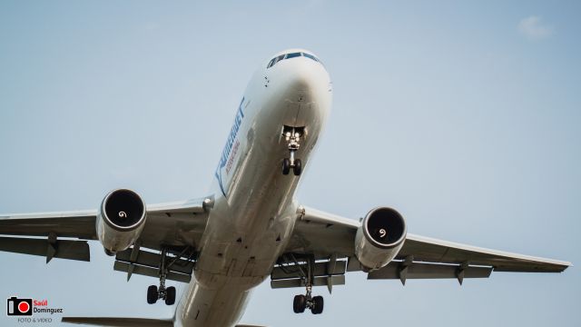 BOEING 767-300 (N373CM)