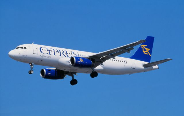 Airbus A320 (5B-DBD)