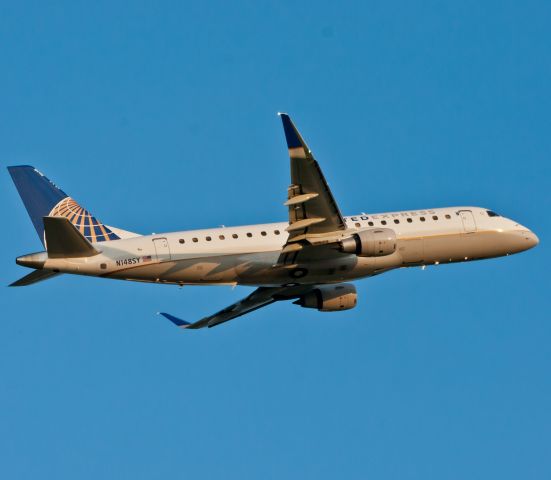 Embraer 175 (N148SY)