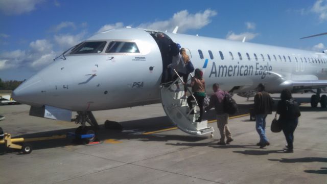 Canadair Regional Jet CRJ-900 (N588NN)