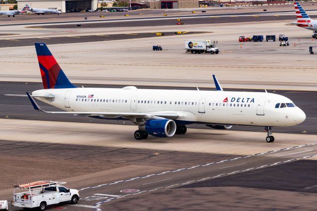 Airbus A321 (N396DN) - Delta Airlines A321 taxiing at PHX on 11/1/22. Taken with a Canon 850D and Tamron 70-200 G2 lens.