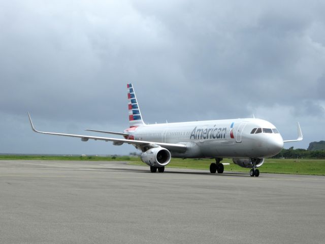 Airbus A321 (N136AN)