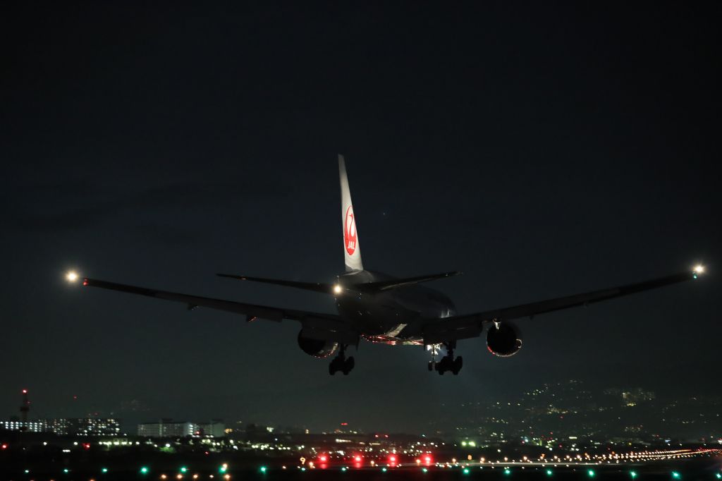Boeing 777-200 (JA8984) - November 24th 2019:HND-ITM.