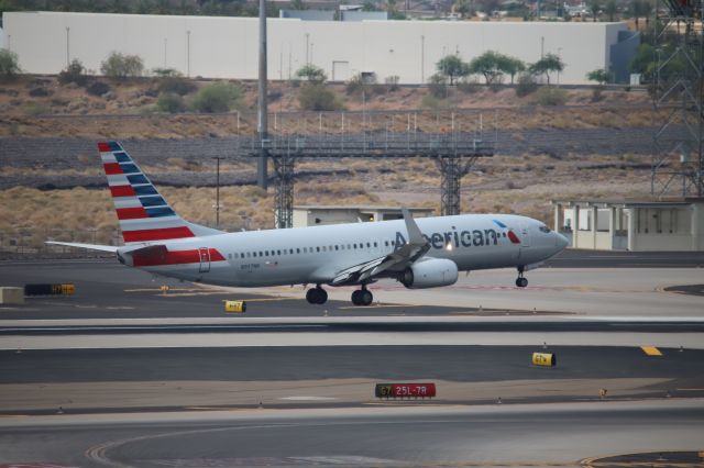 Boeing 737-800 (N937NN)