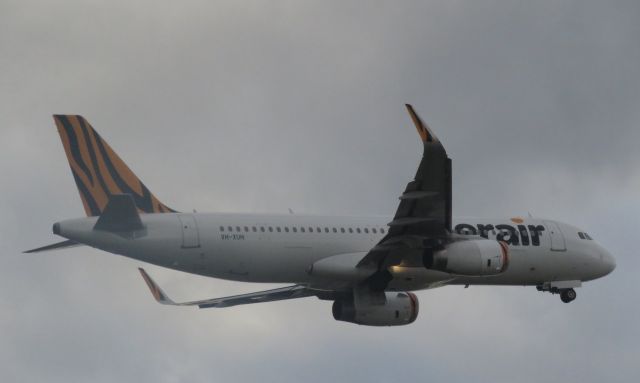 Airbus A320 (VH-XUH)