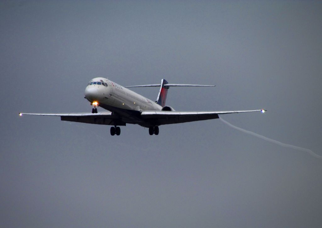 McDonnell Douglas MD-88 (N969DL)