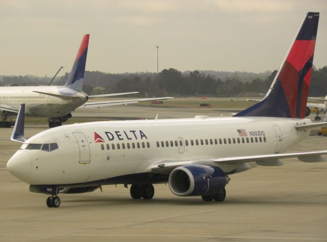 Boeing 737-700 (N302DQ)