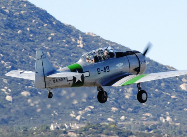 North American T-6 Texan (N7300C) - Taking off RWY 27