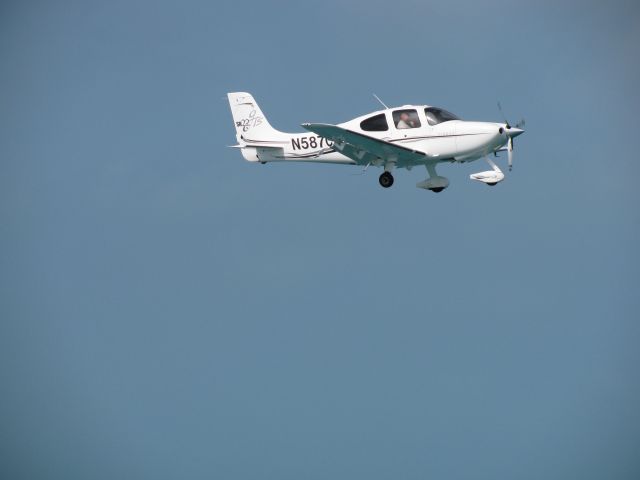 Cirrus SR-22 (N587CD)