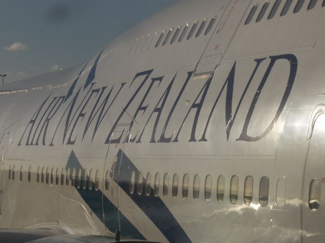 Boeing 747-200 — -  Air New Zealand 747 at the Auckland Airport, November 15, 2008