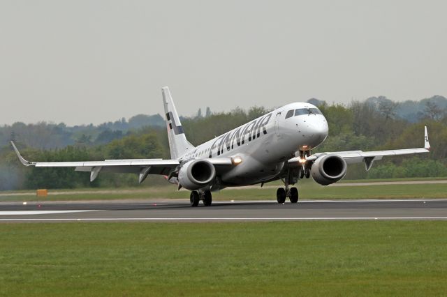 Embraer ERJ-190 (OH-LKK) - FIN937 arriving from Helsinki