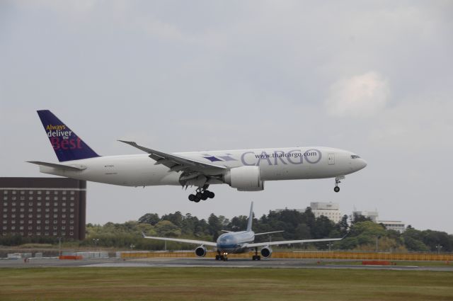 Boeing 777-200 (N774SA) - Landing at Narita Intl Airport 16R on 2011/4/29 Thai Cargo c/s
