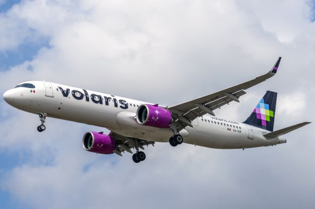 Airbus A321neo (XA-VUF) - Morning arrival from Mexico