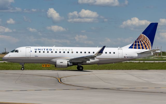 EMBRAER 175 (long wing) (N154SY)