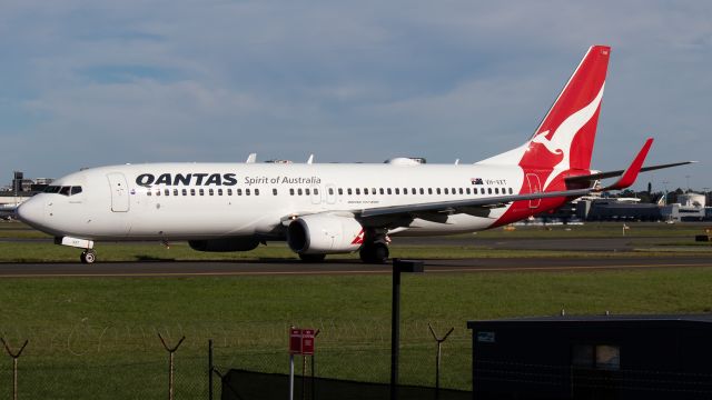 Boeing 737-700 (VH-VXT)