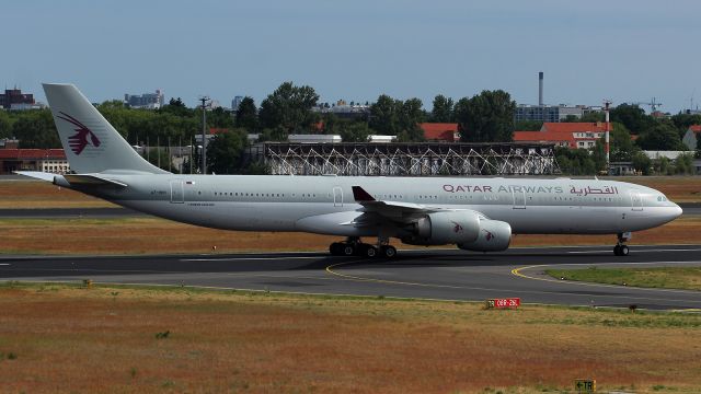 Airbus A340-500 (A7-HHH)