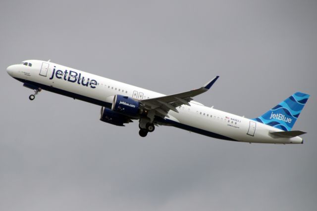 Airbus A321neo (N4062J) - Airborne off rwy 27R on 9-Sep-22 operating flight JBU20 to KJFK.
