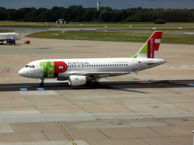 Airbus A319 (CS-TTR)