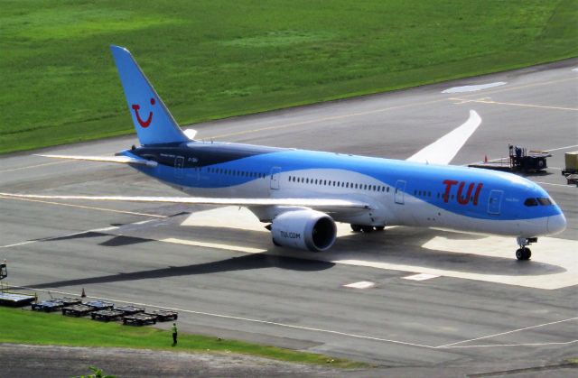 Boeing 787-9 Dreamliner (G-TUIJ)