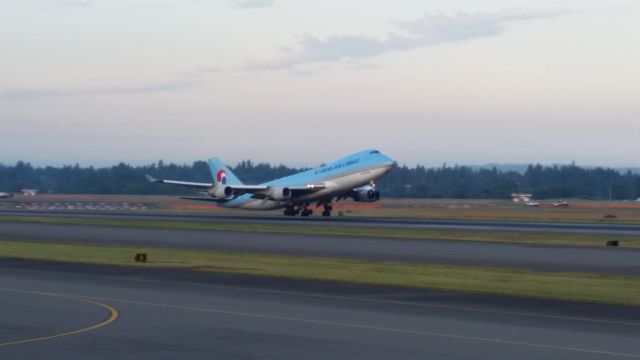 Boeing 747-200 (HL7400)