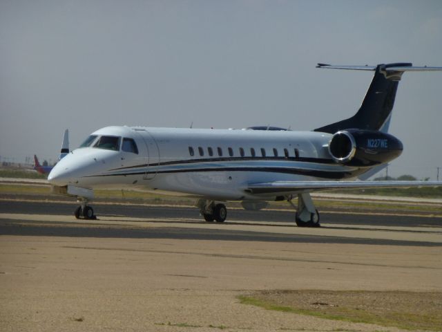 Embraer ERJ-135 (N227WE)