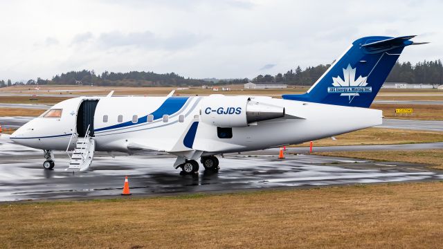 Canadair Challenger (C-GJDS)