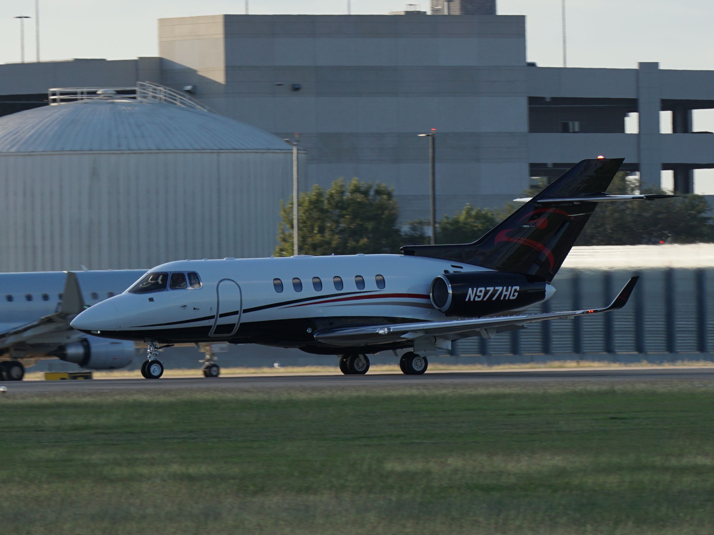 Hawker 800 (N977HG)